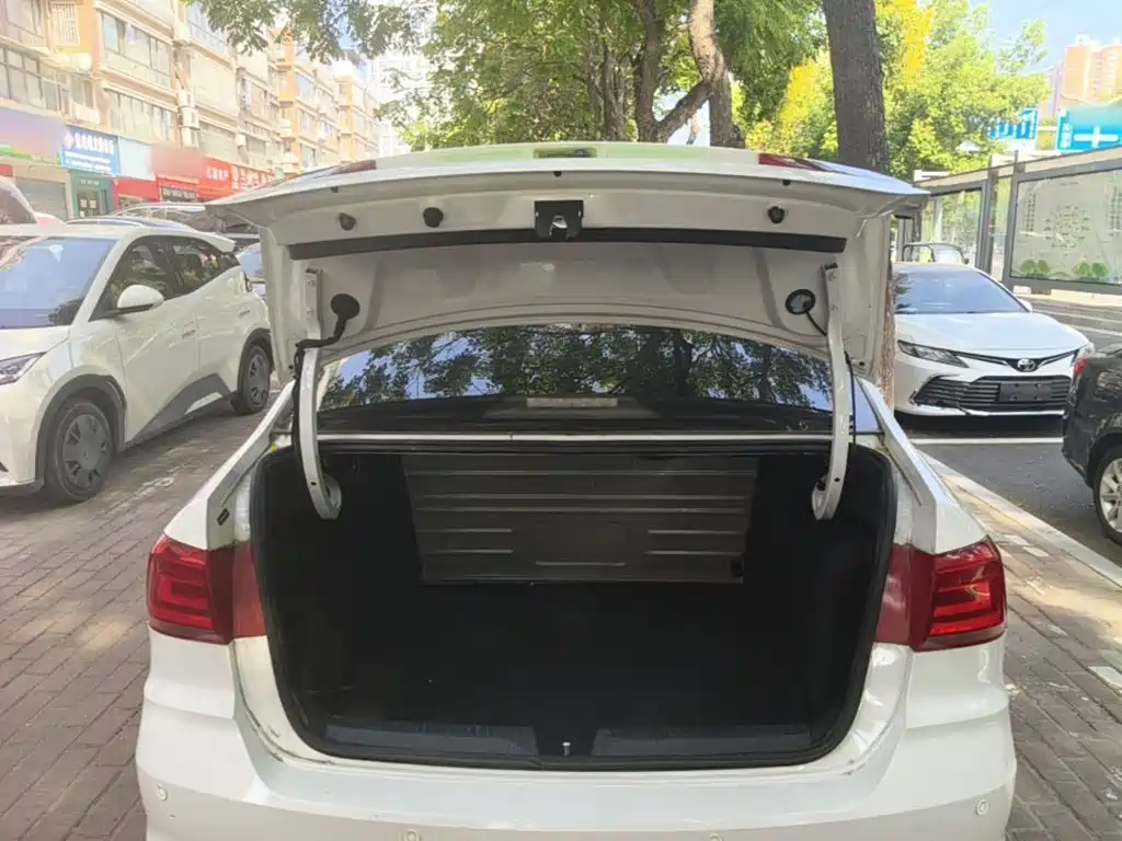 Volkswagen Santana — миниатюра 19