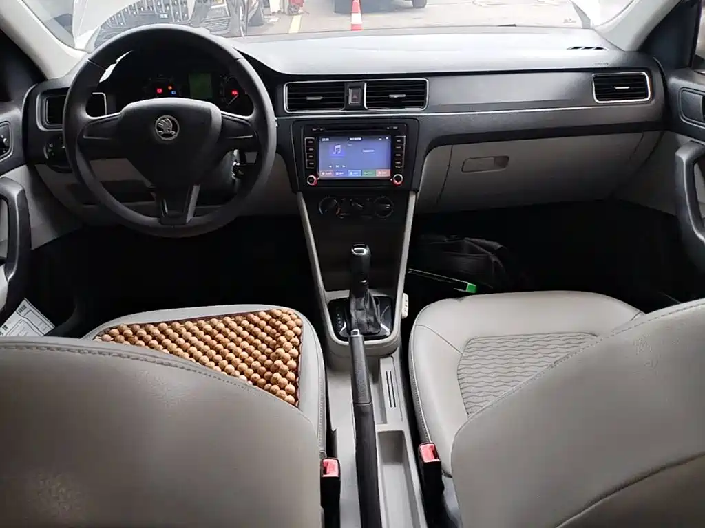 Skoda Rapid — миниатюра 10