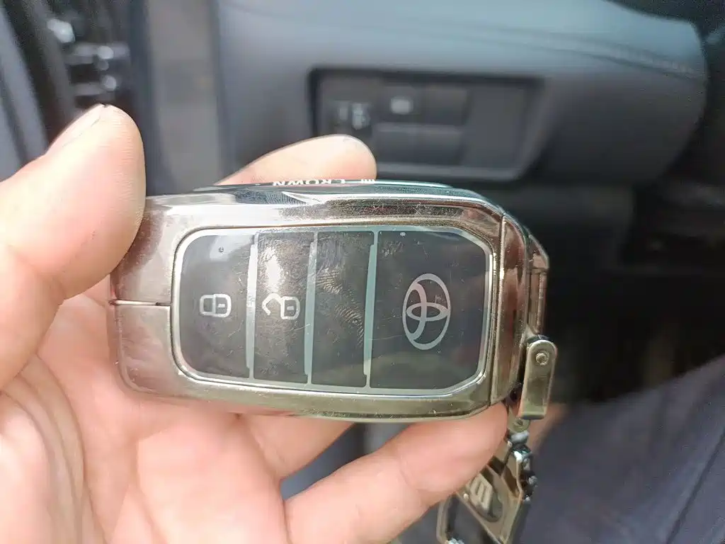 Toyota Crown Kluger — миниатюра 12