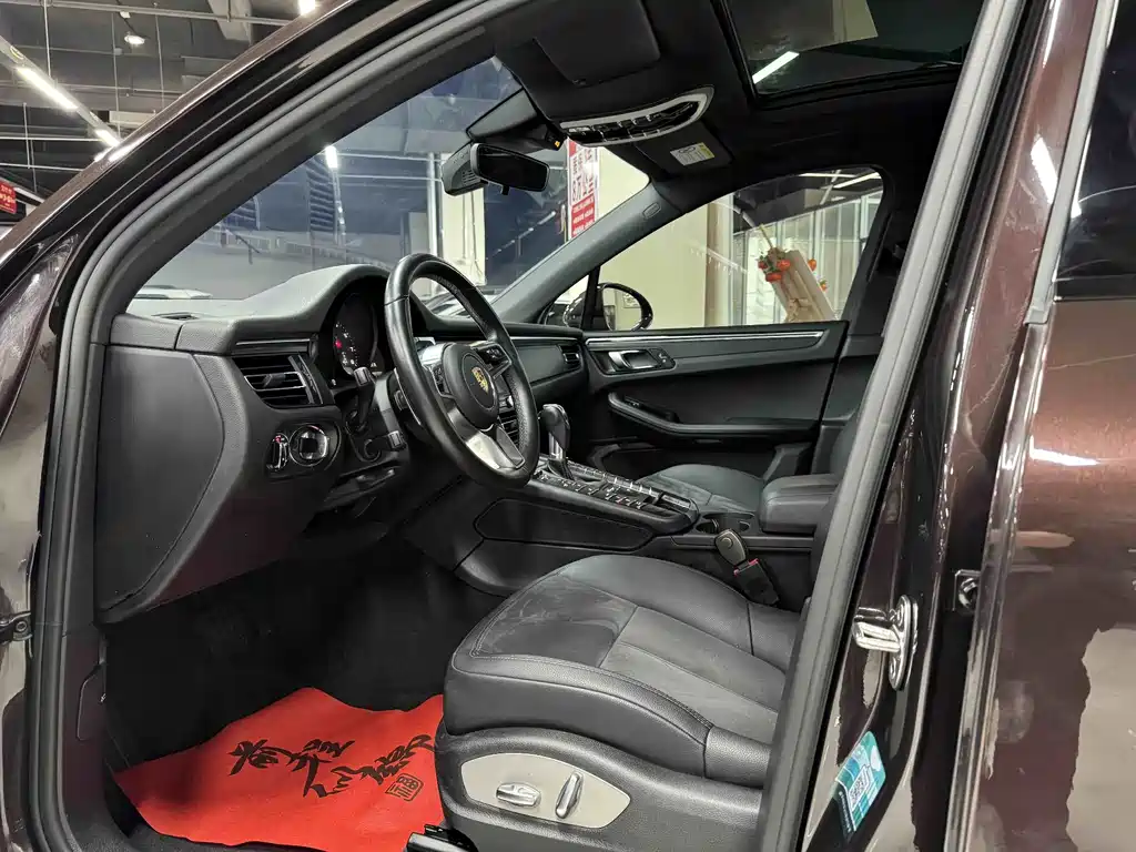 Porsche Macan — миниатюра 7