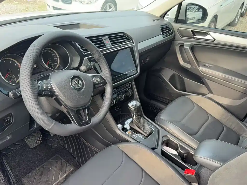 Volkswagen Tiguan L — миниатюра 2