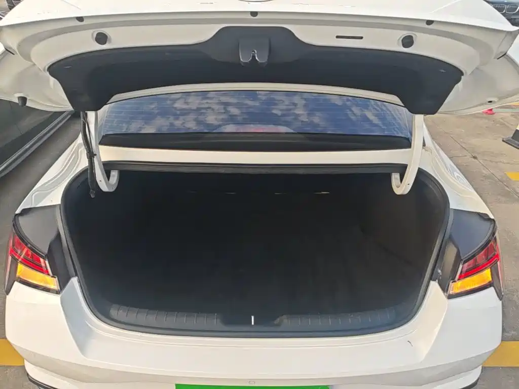 Hyundai Elantra — миниатюра 19