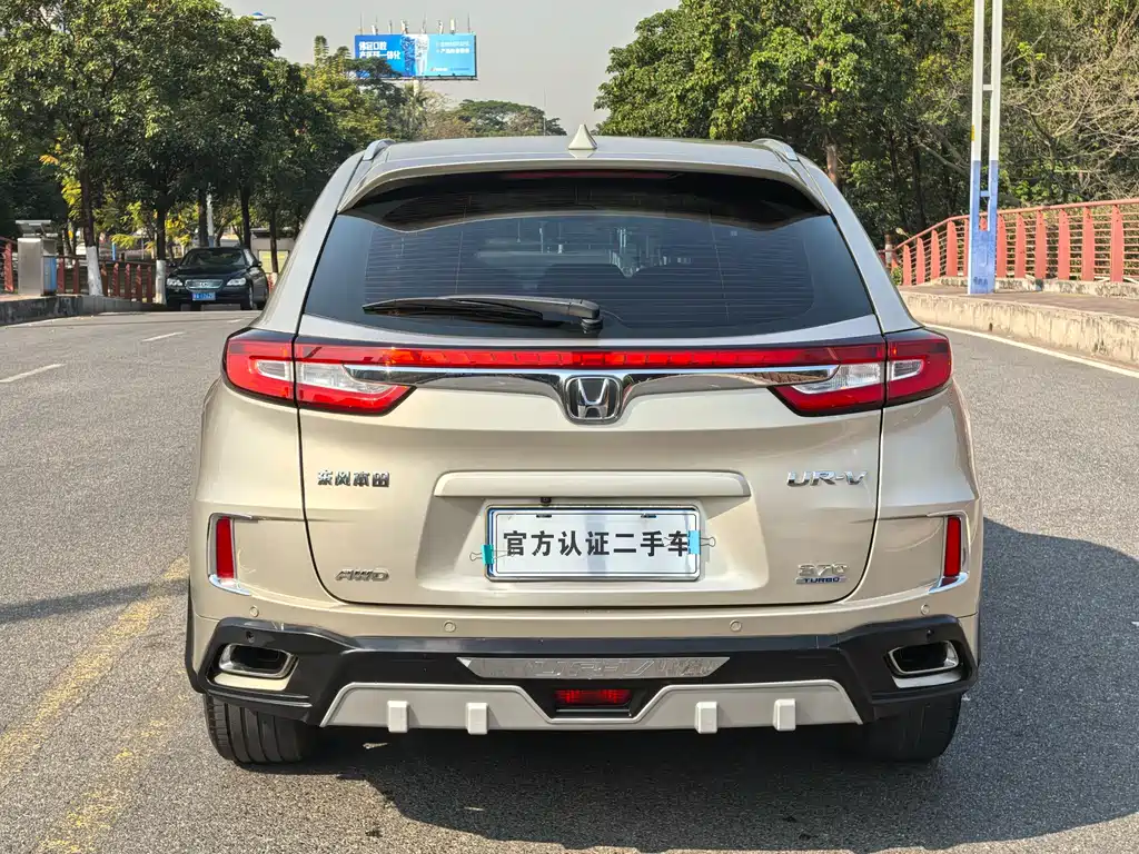 HONDA UR V