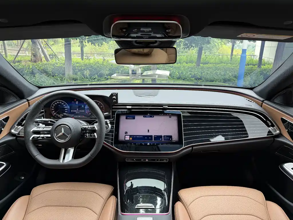 Mercedes-Benz E-Class — миниатюра 5