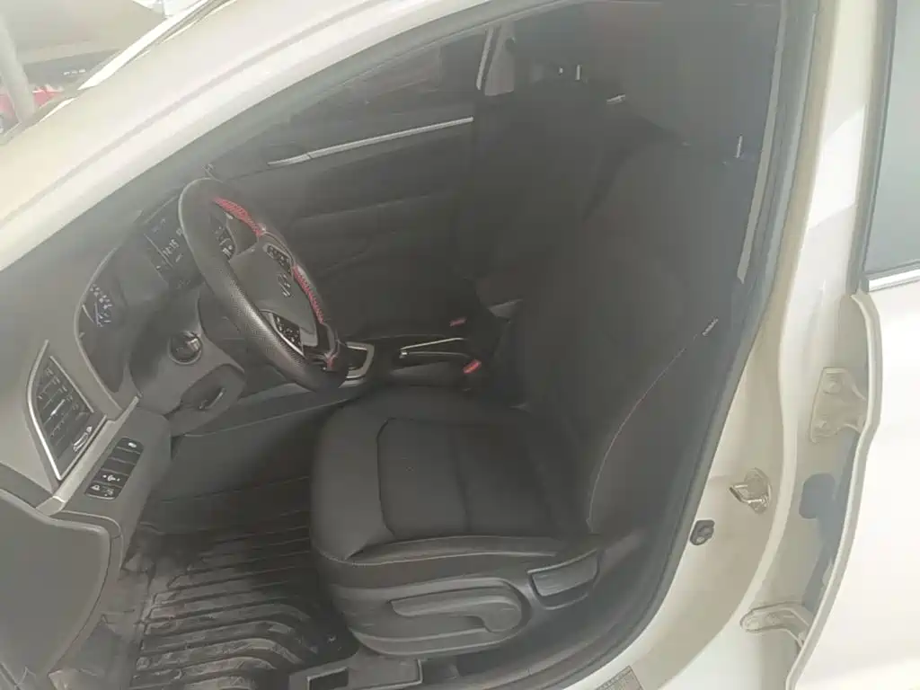 Hyundai Elantra — миниатюра 15