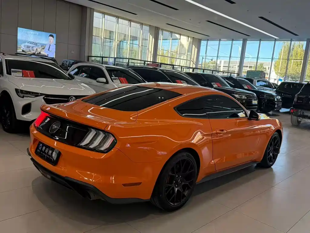 FORD MUSTANG