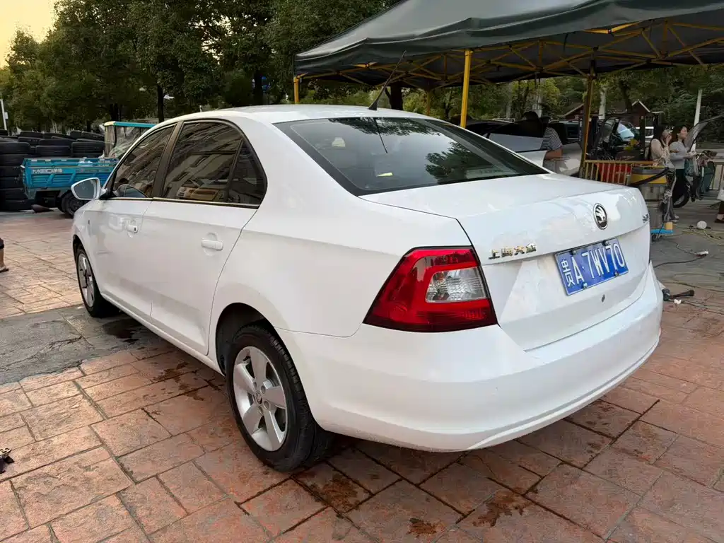 Skoda Rapid — миниатюра 4
