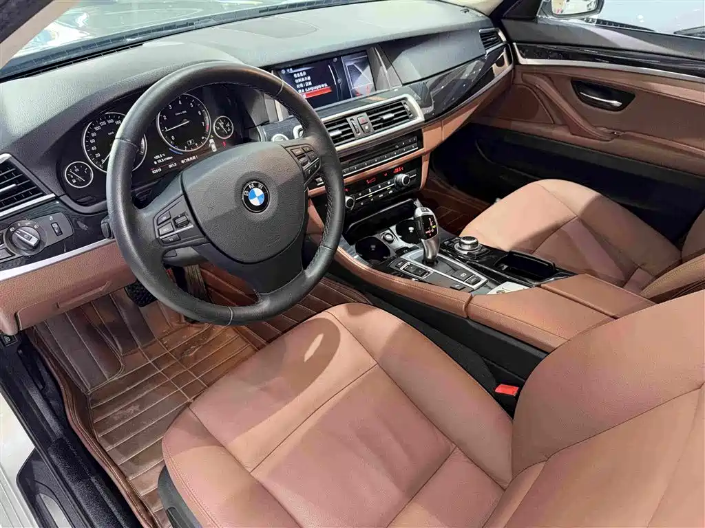 BMW 5 Series — миниатюра 11