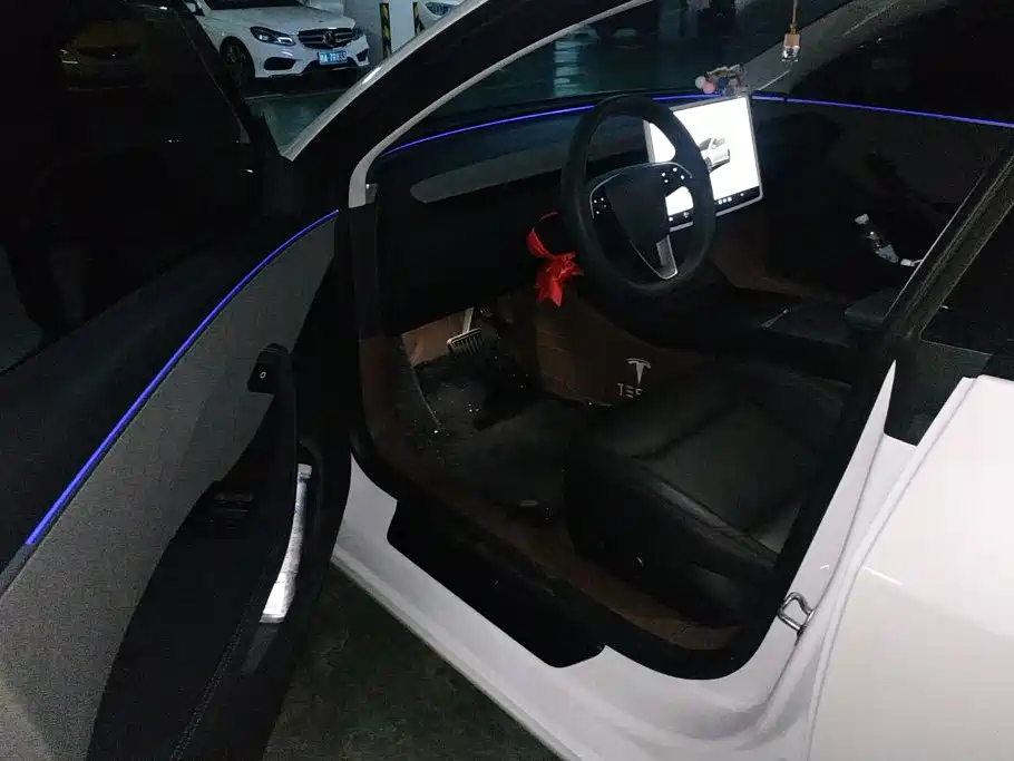 Tesla Model 3 — миниатюра 9