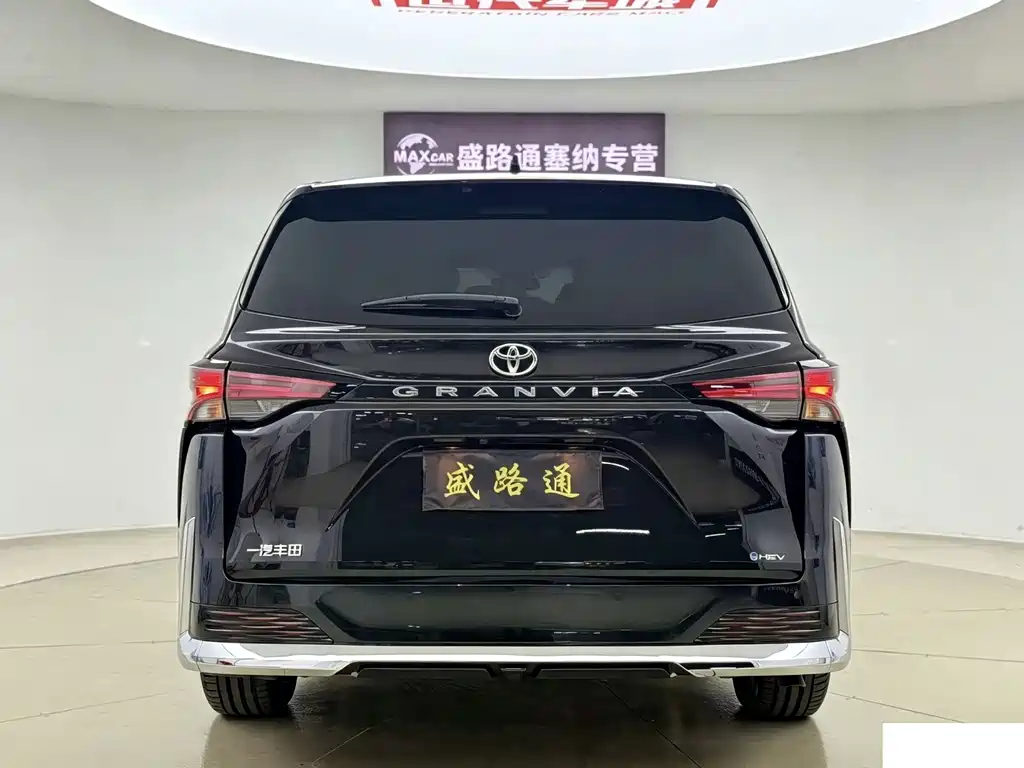 Toyota Granvia — миниатюра 8