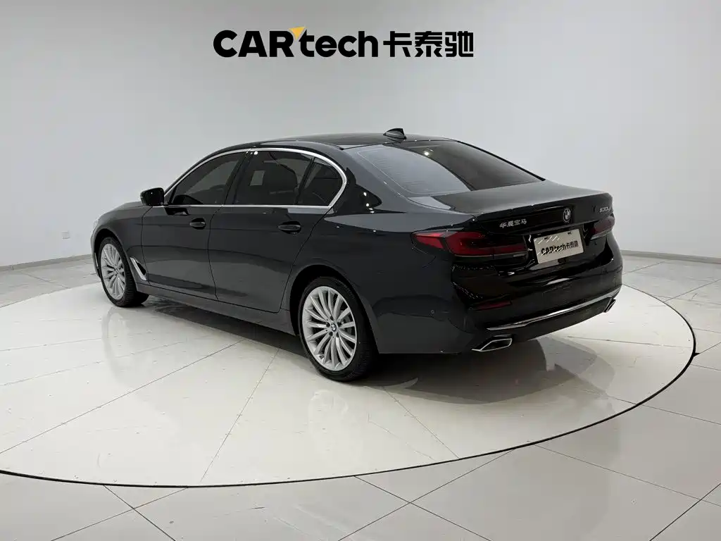 BMW 5 Series — миниатюра 7