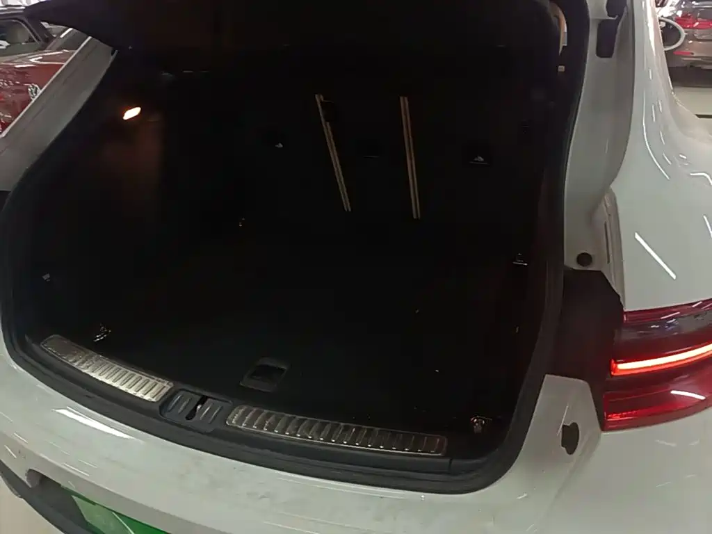 Porsche Macan — миниатюра 19