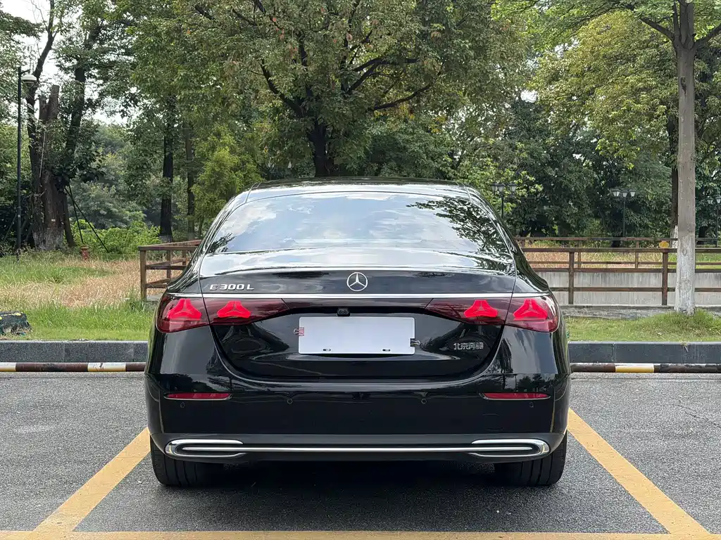 Mercedes-Benz E-Class — миниатюра 5
