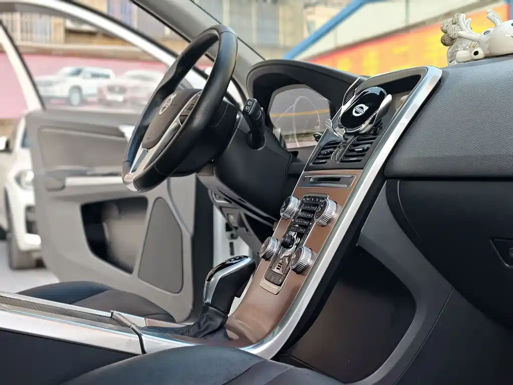 Volvo XC60 — миниатюра 11