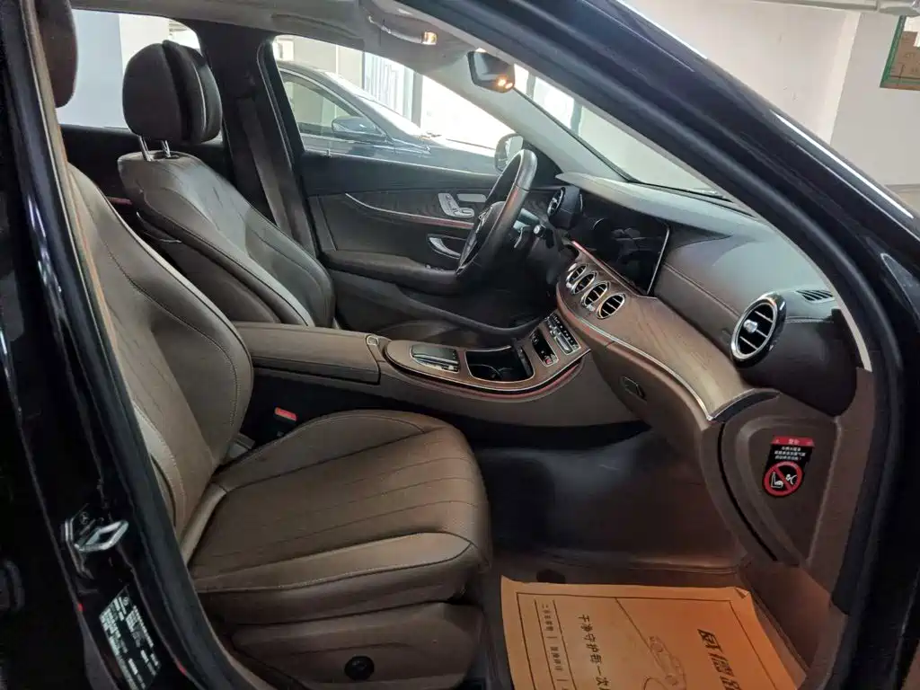 Mercedes-Benz E-Class — миниатюра 11