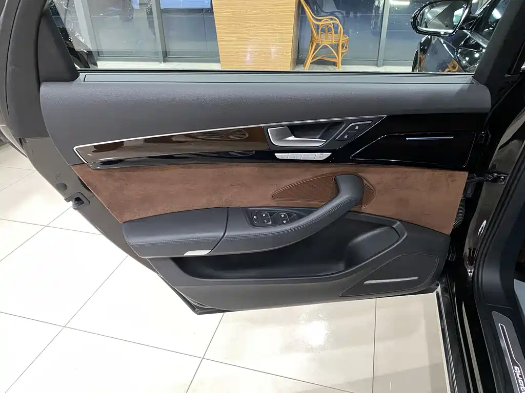 Audi A8 — миниатюра 10
