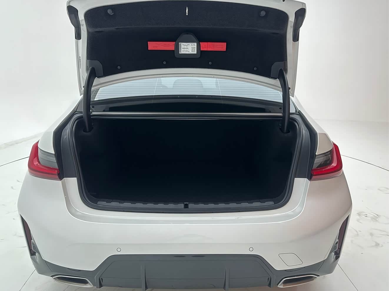 BMW 3 Series 2.0 л 2023 г. Белый, пробег 41700 км
