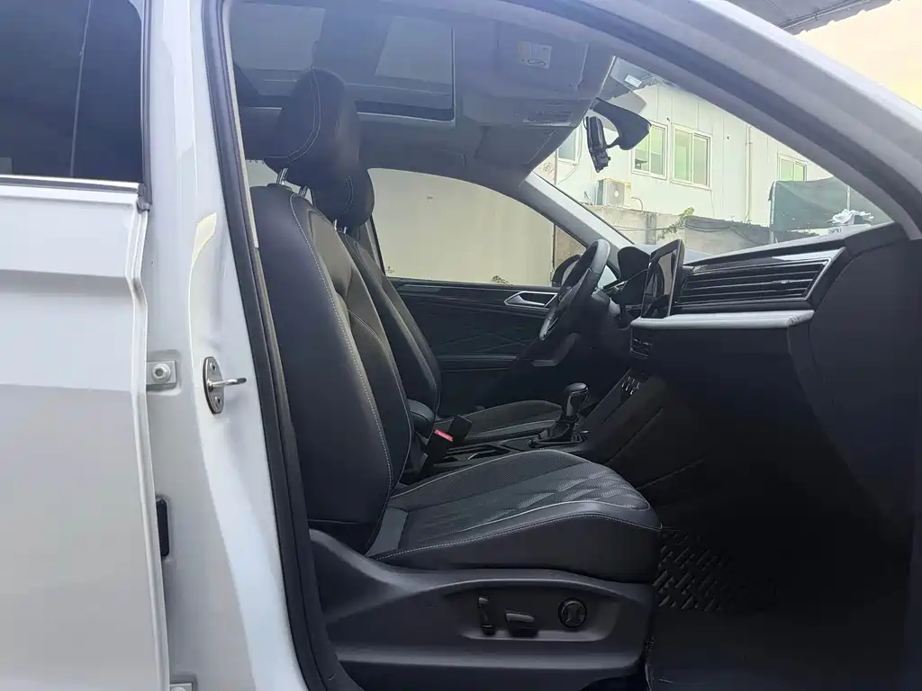 Volkswagen Tiguan L — миниатюра 16