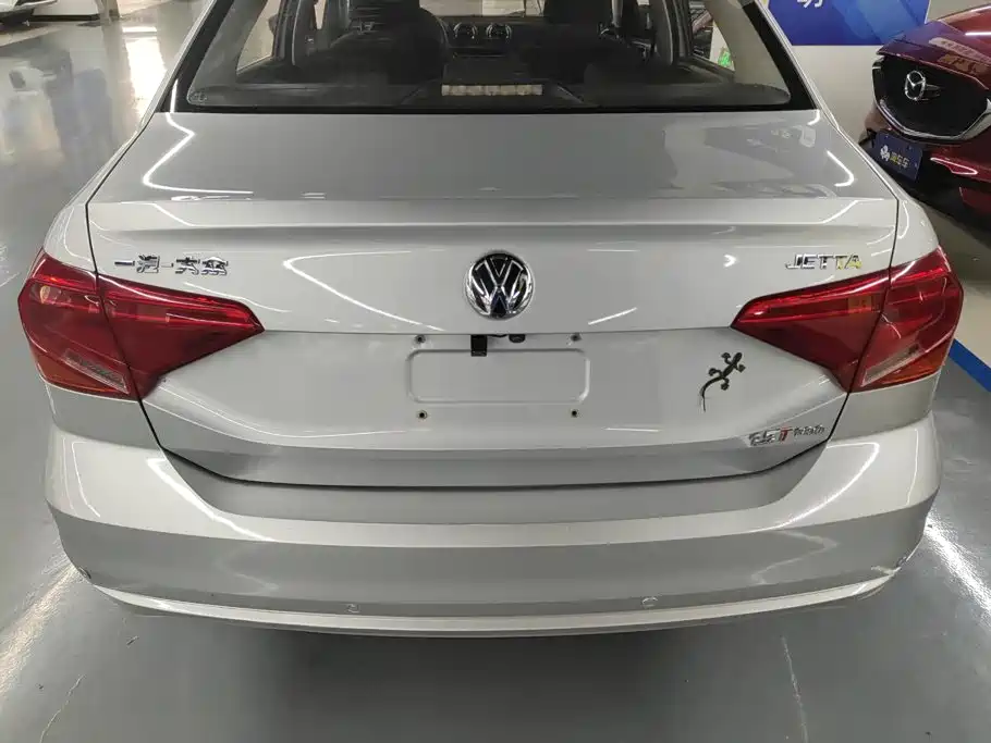 Volkswagen Jetta — миниатюра 4