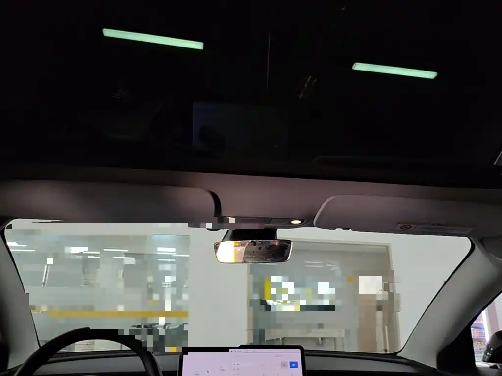 Tesla Model 3 — миниатюра 18