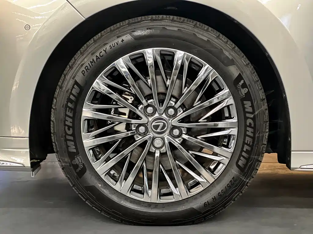 Lexus LM 2025 350h мест