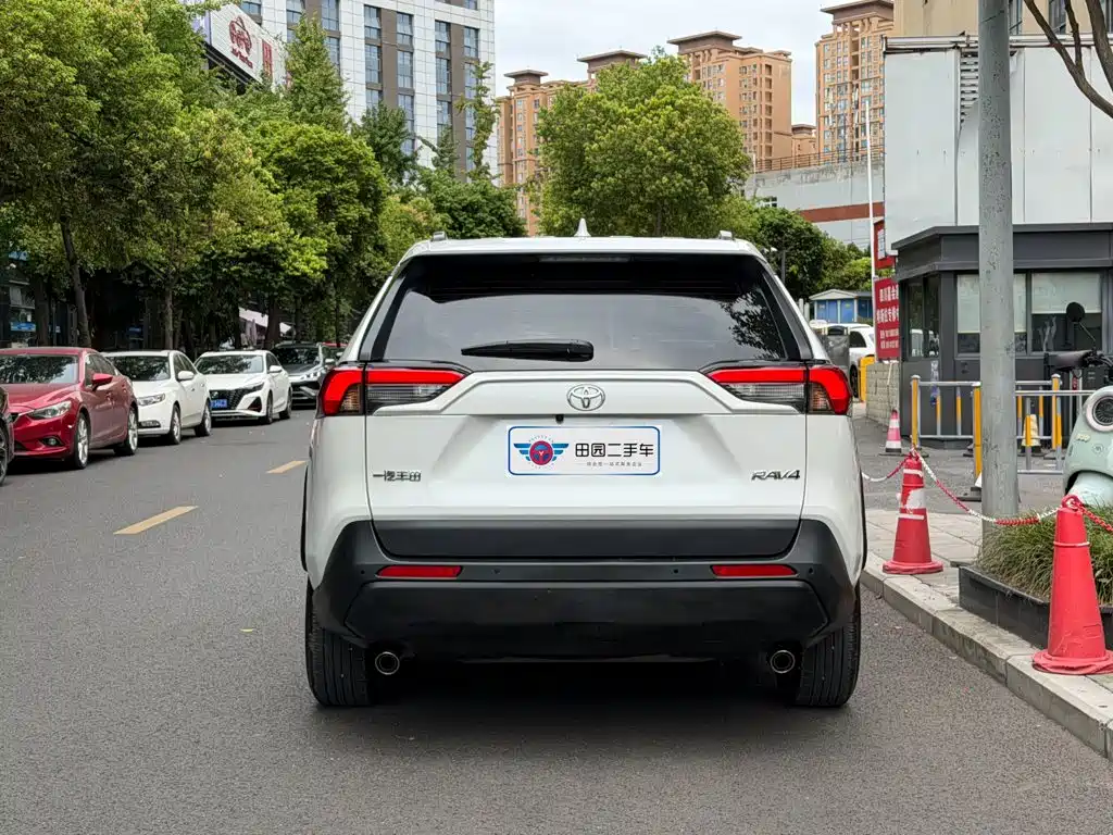 Toyota RAV4 — миниатюра 5