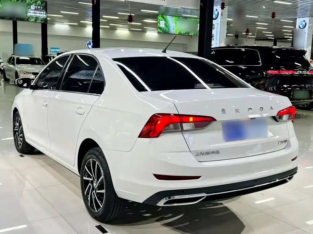 Skoda Rapid — миниатюра 8