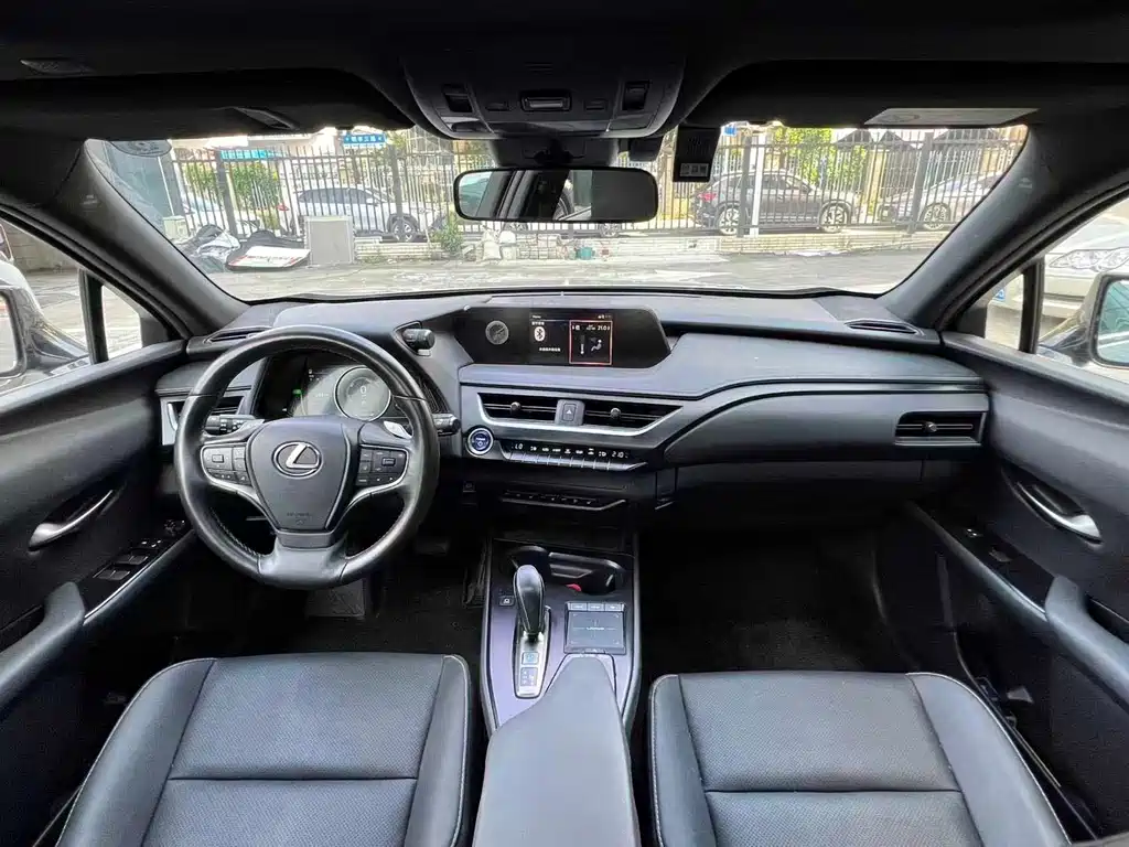 Lexus UX New Energy — миниатюра 6