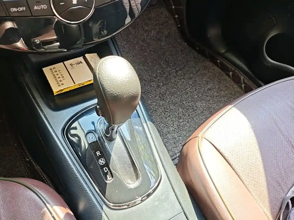 Nissan Tiida — миниатюра 14
