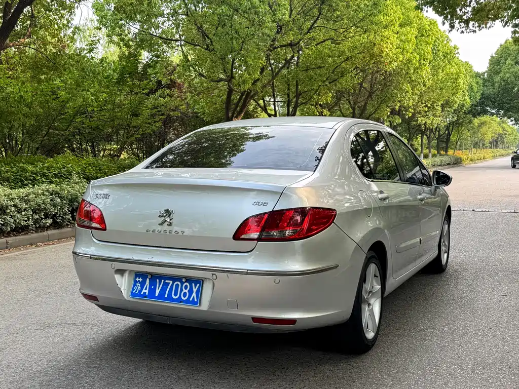 Peugeot 408 2010 2.0L AT Luxury