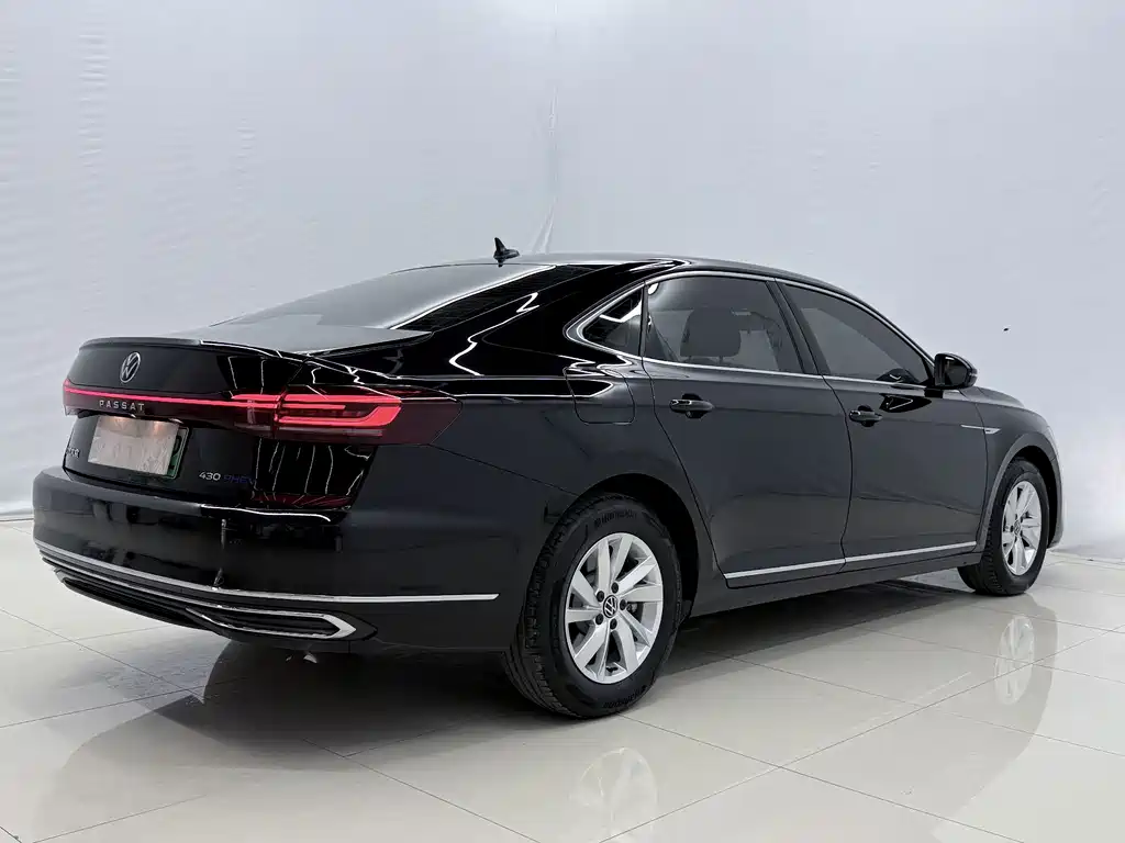 Volkswagen Passat PHEV — миниатюра 12