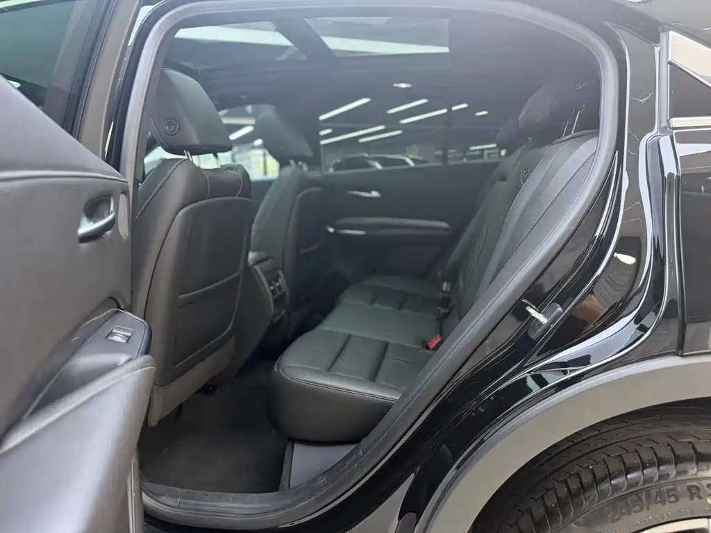 Cadillac XT4 — миниатюра 6