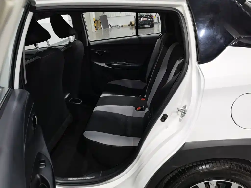 Toyota Yaris L — миниатюра 15