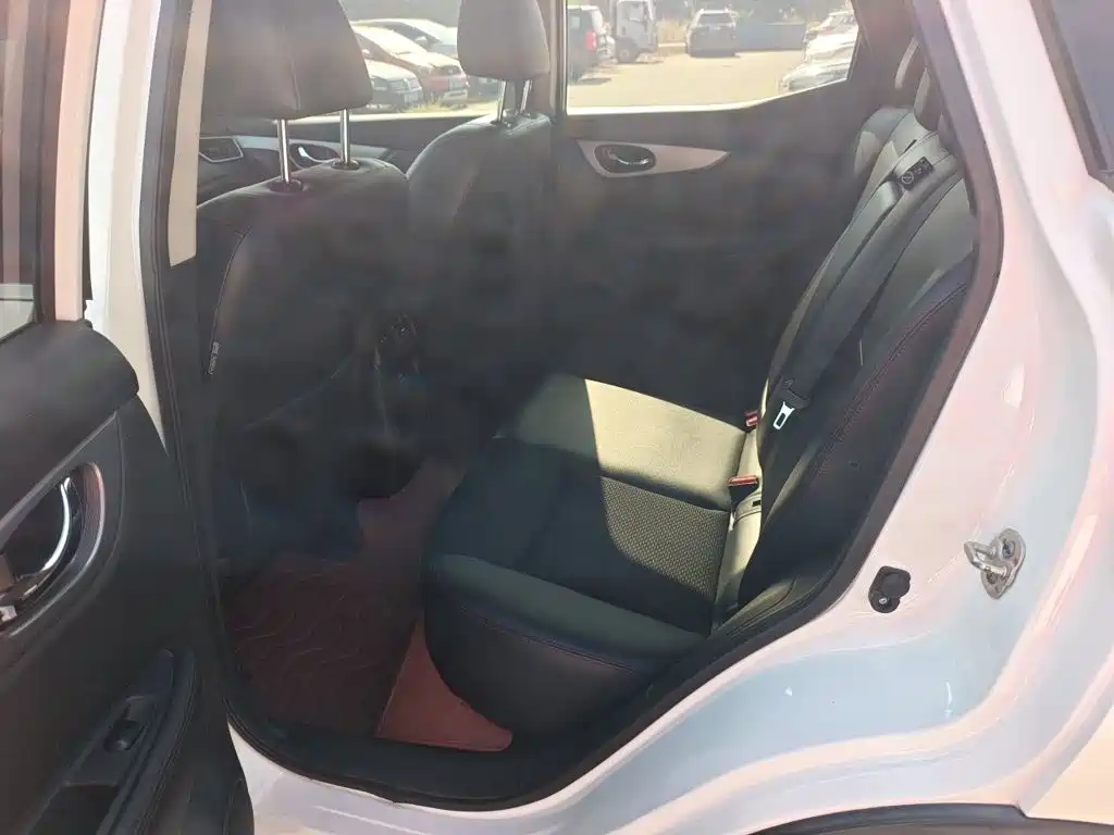Nissan Qashqai — миниатюра 18
