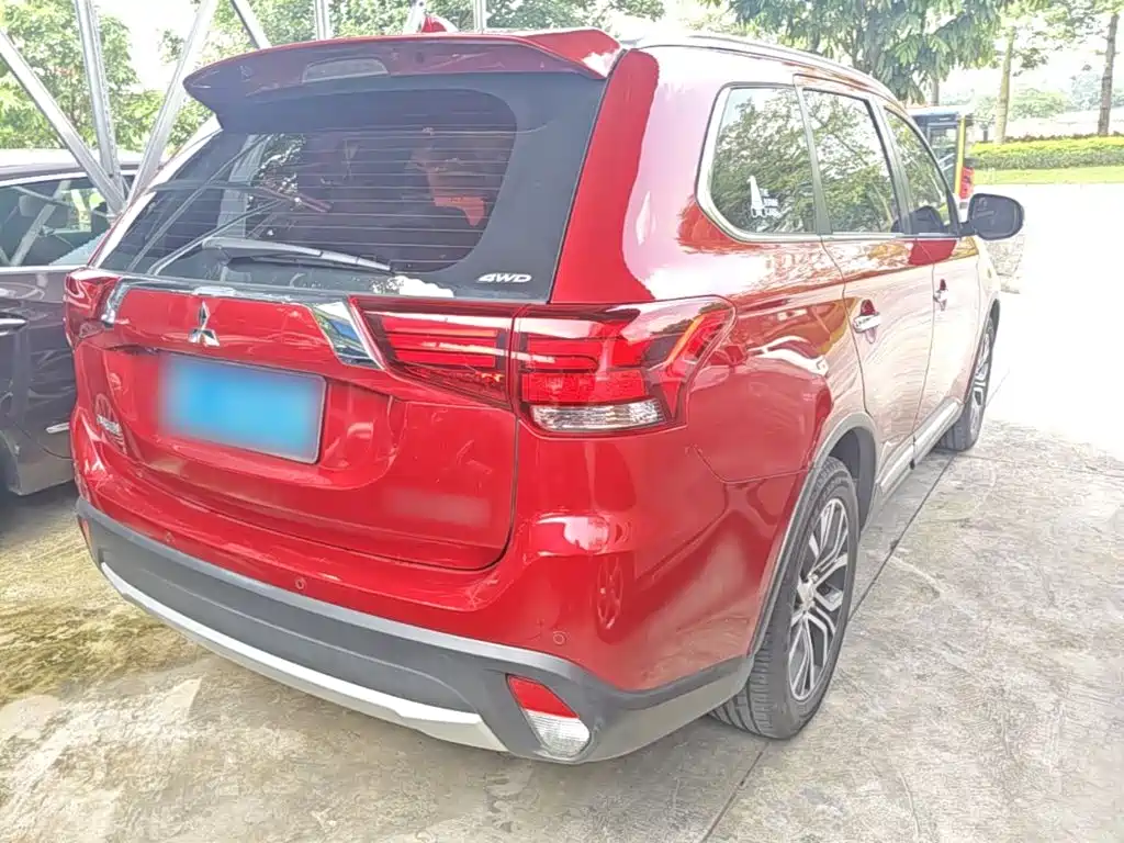 Mitsubishi Outlander — миниатюра 7