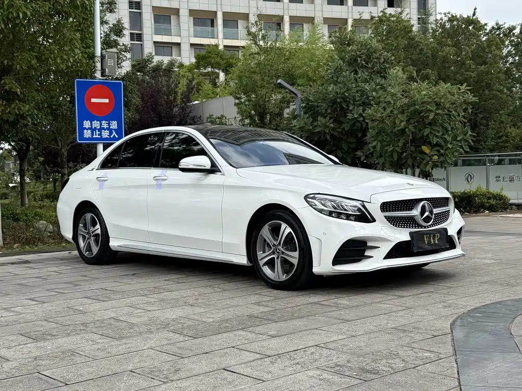 Mercedes-Benz C-Class — миниатюра 3