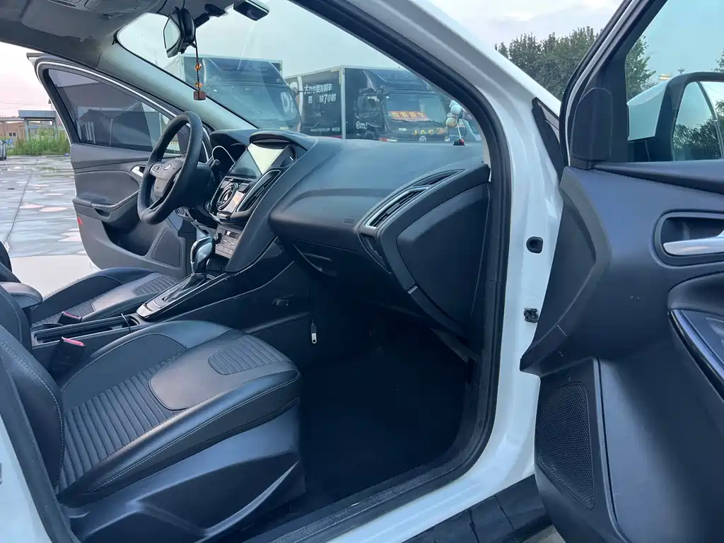 Ford Focus — миниатюра 10