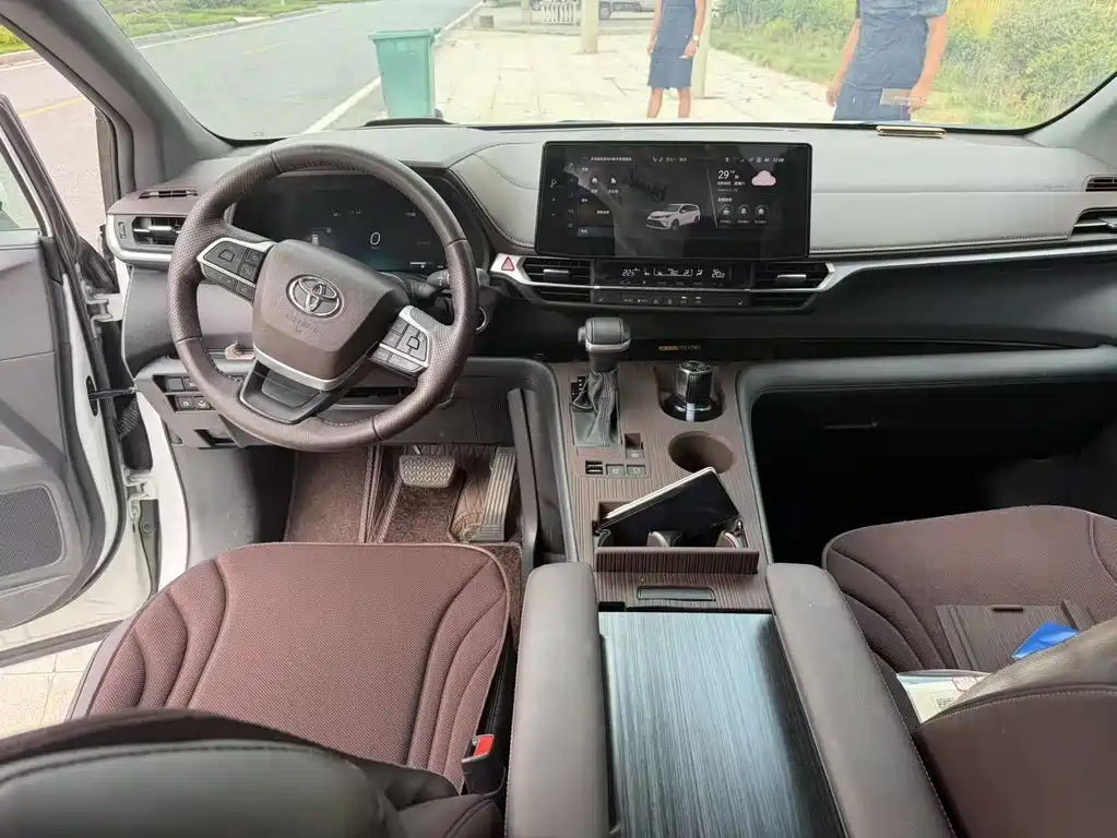 Toyota Granvia — миниатюра 8