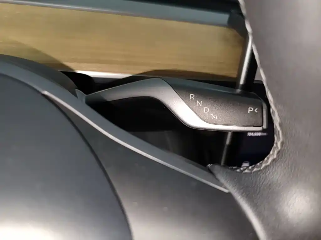 Tesla Model Y — миниатюра 14