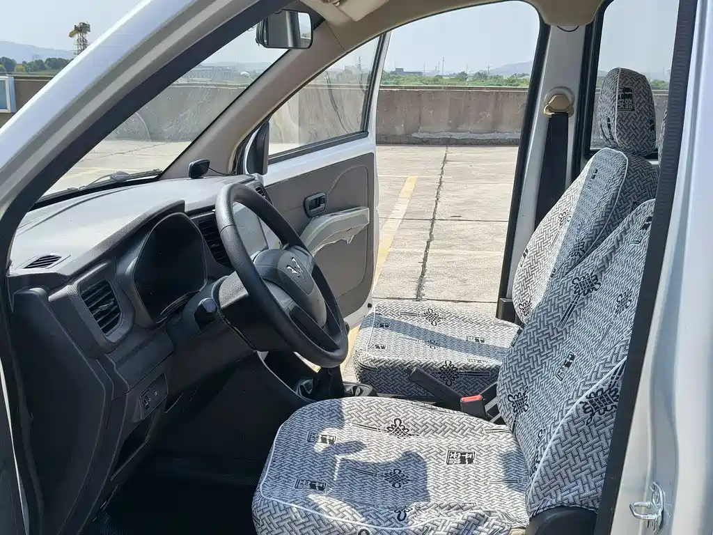 Wuling Hongguang V — миниатюра 10