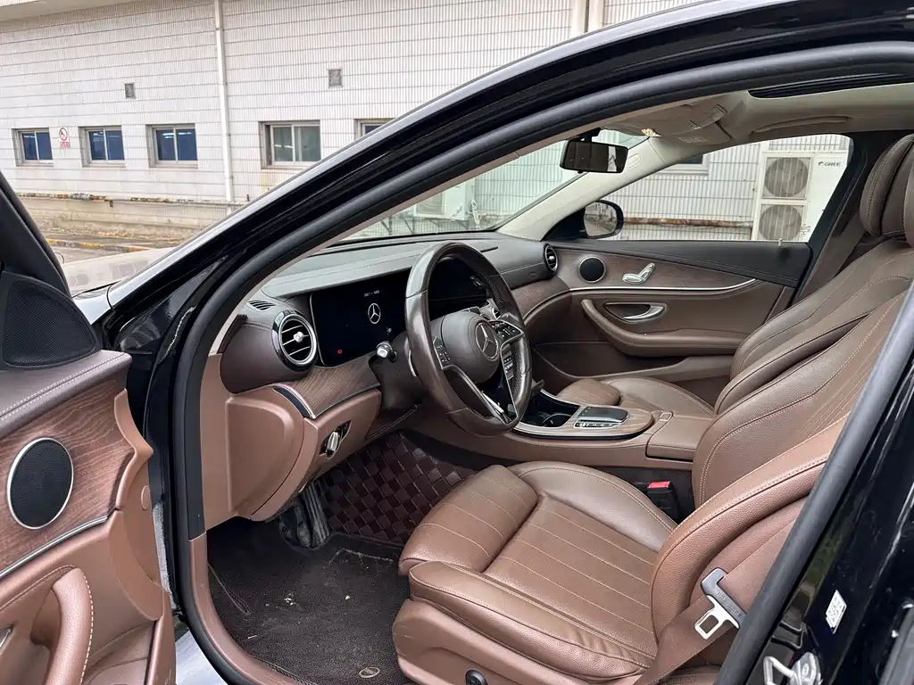 Mercedes-Benz E-Class — миниатюра 5