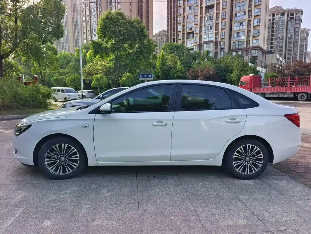 Buick Excelle — миниатюра 3