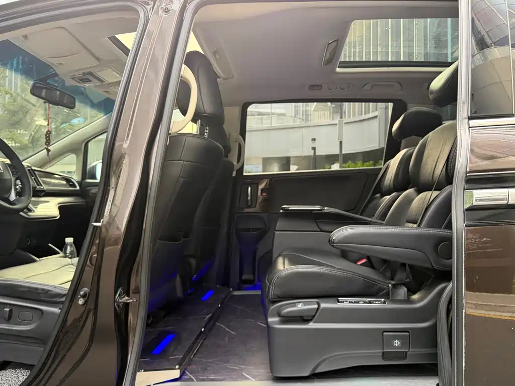 Honda Elysion — миниатюра 12