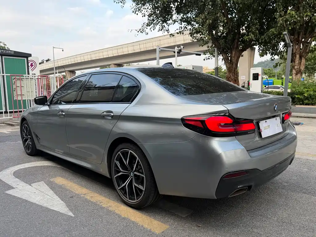 BMW 5 Series — миниатюра 7
