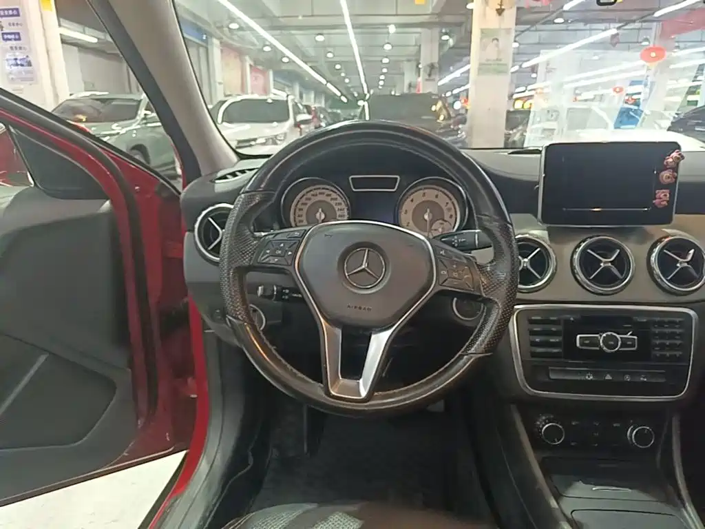 Mercedes-Benz GLA — миниатюра 11