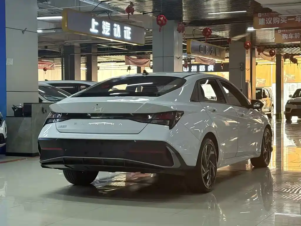 Hyundai Elantra — миниатюра 10