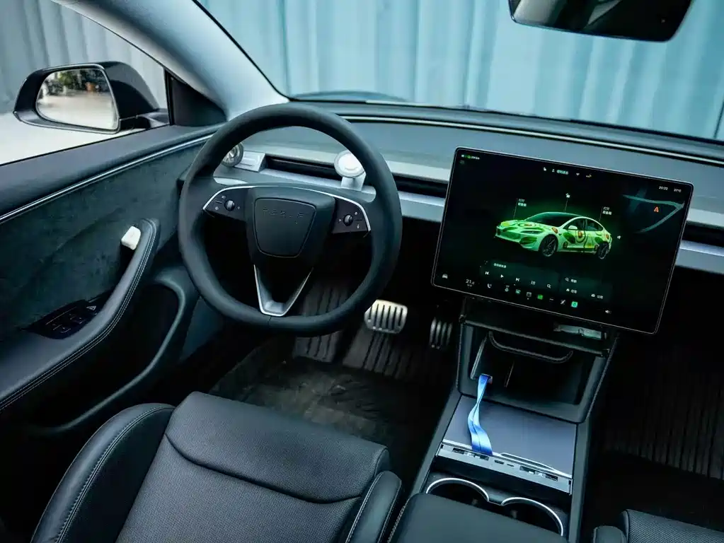 Tesla Model 3 — миниатюра 7