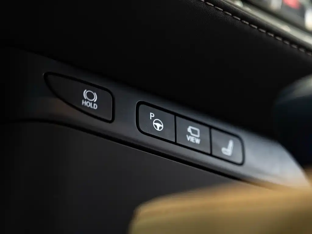 Lexus LS — миниатюра 15