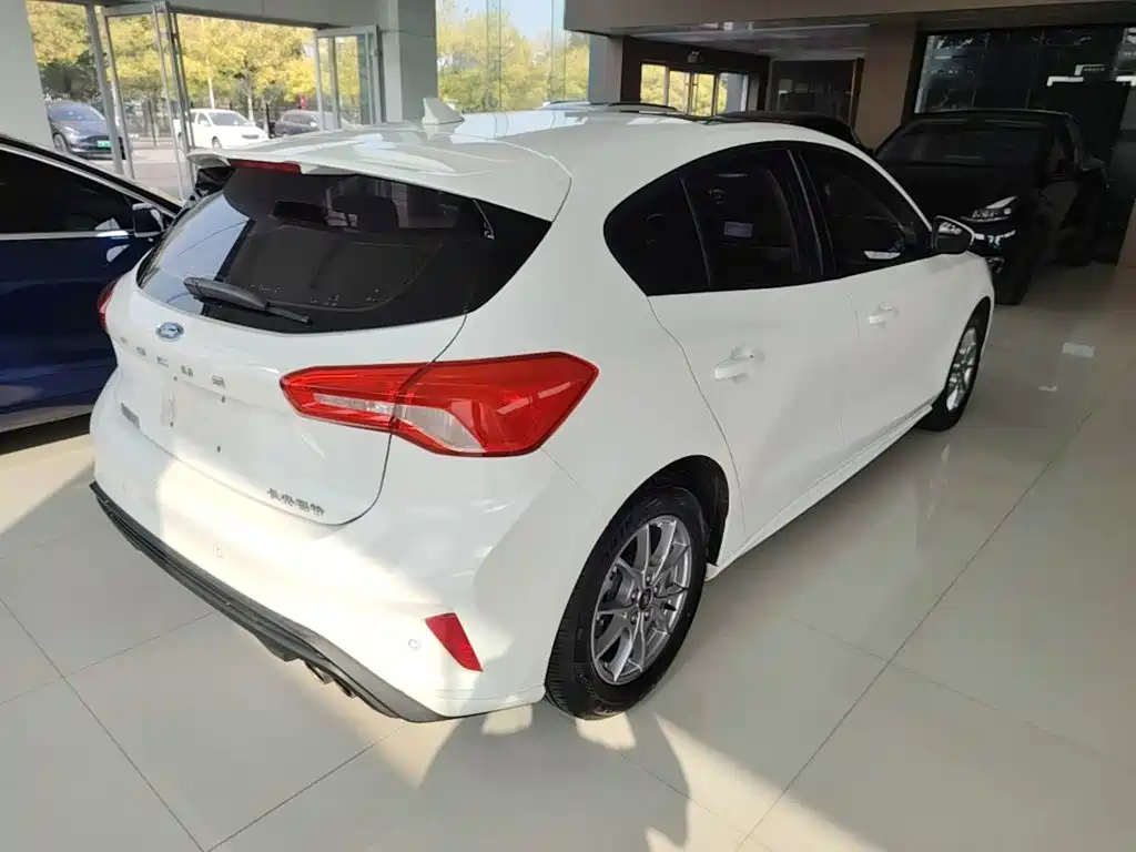 Ford Focus — миниатюра 7