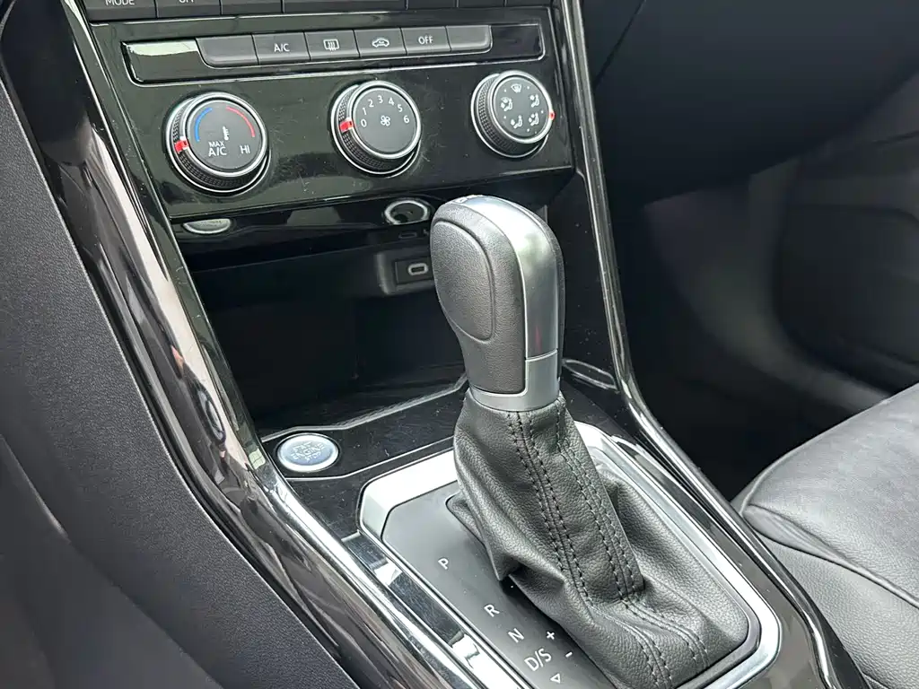 Volkswagen T-Roc 2022 280TSI DSG PLUS
